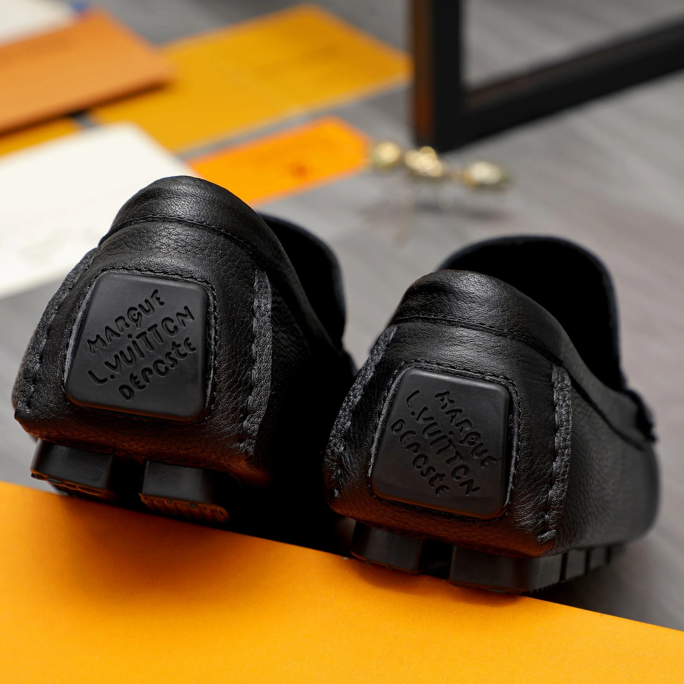 Men's shoes💰400 Product trademark: LV "Louis Vuitton" casual slip-on shoes Regular size: 38-45 (45 is custom-made and non-returnable) Product materials: Selected pebbled cowhide upper, pigskin lining, rubber outsole